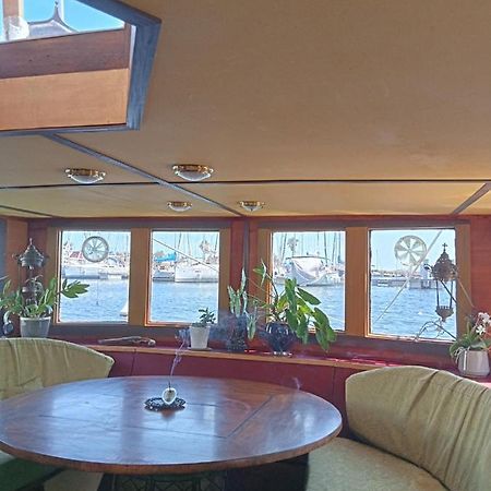 格吕桑 Bateau De Pirates酒店 外观 照片