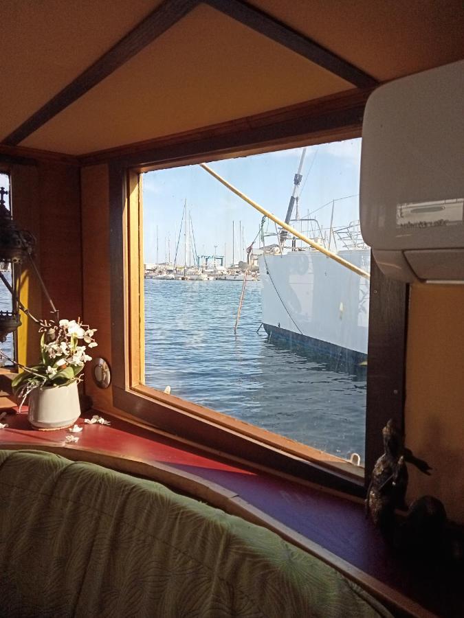 格吕桑 Bateau De Pirates酒店 外观 照片
